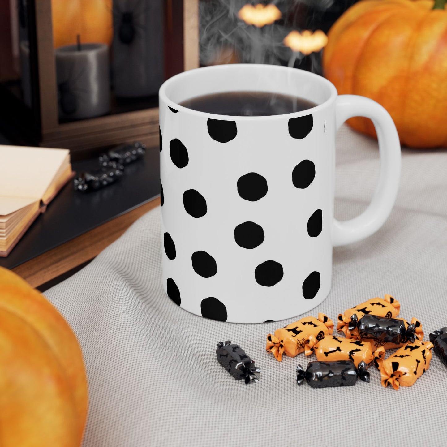 Jumbo Dots White / Black Cup