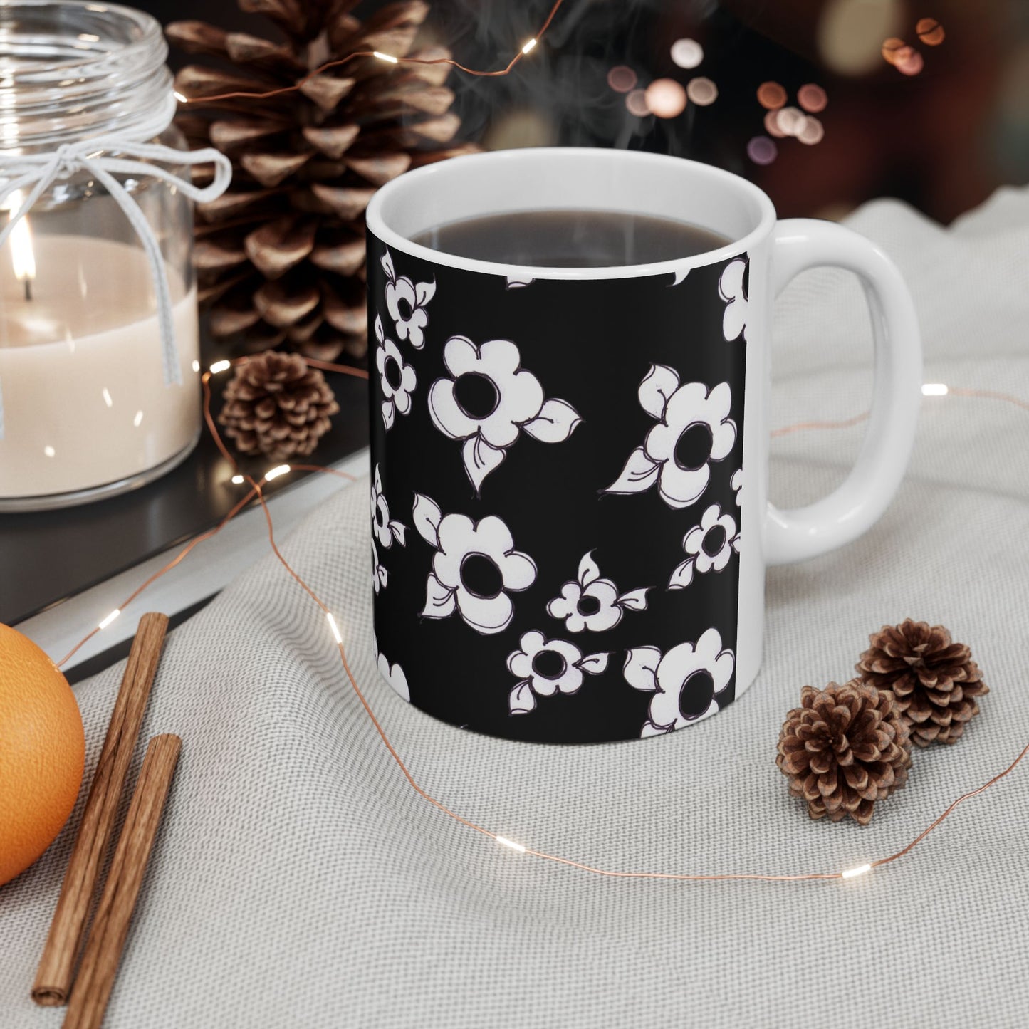 Daisy Cluster Black / White Cup