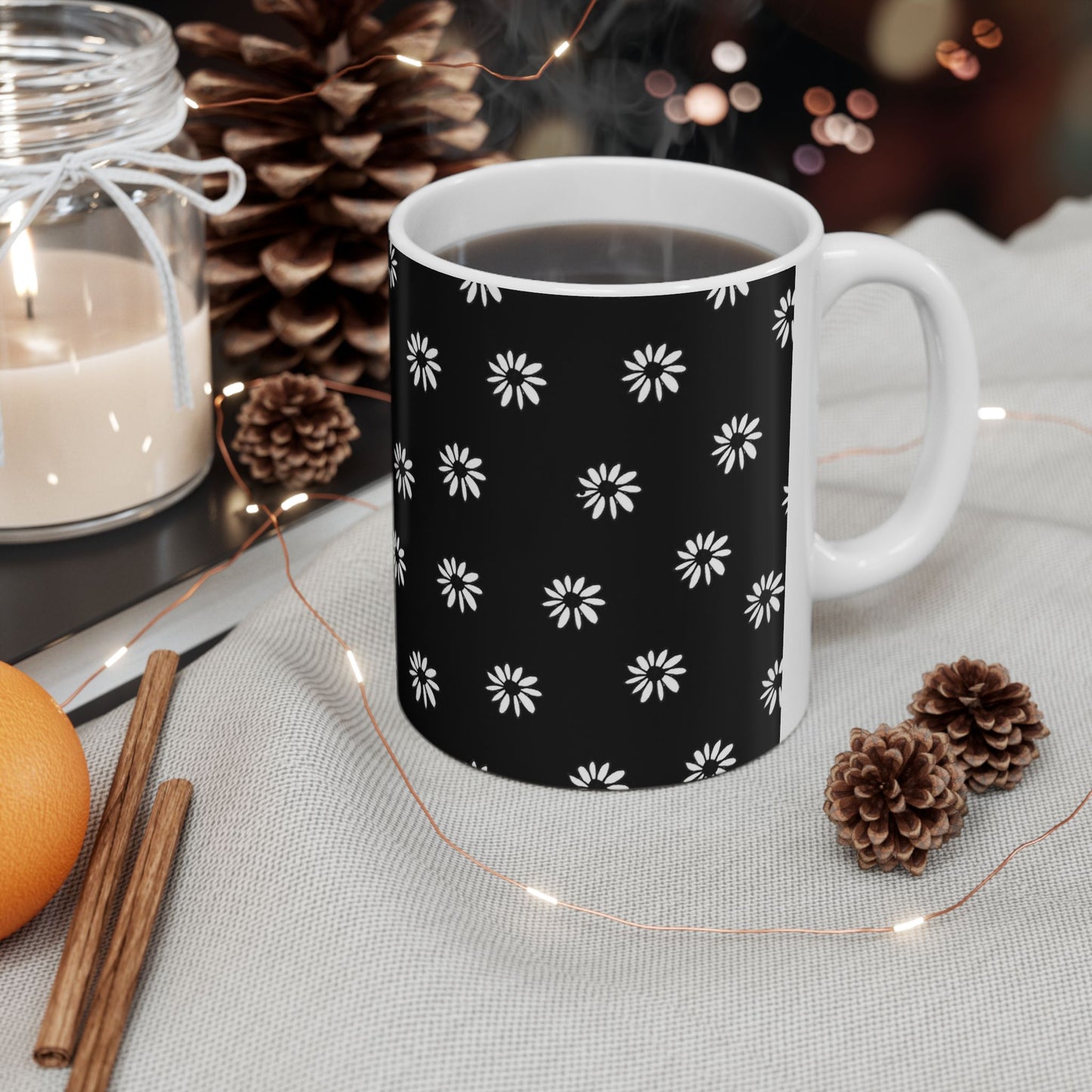 Daisy Dot Black / White Cup