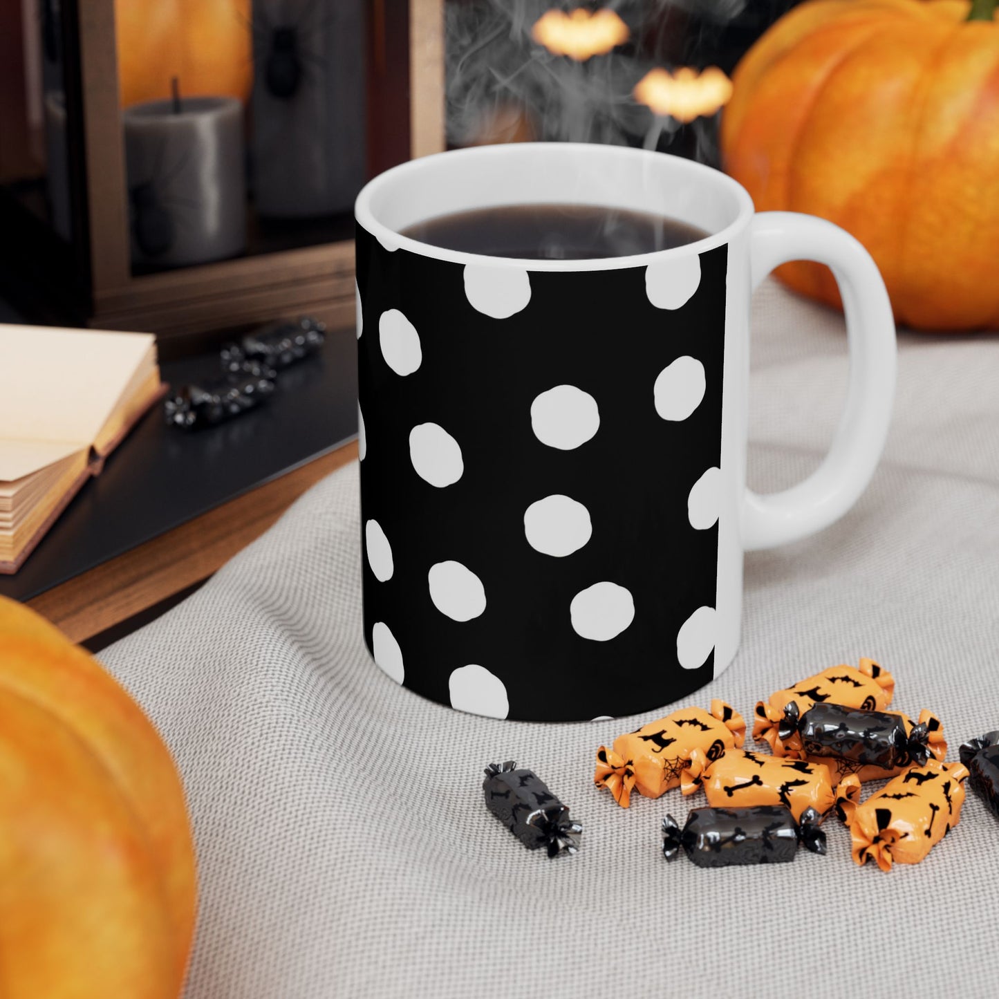 Jumbo Dots Black / White Cup