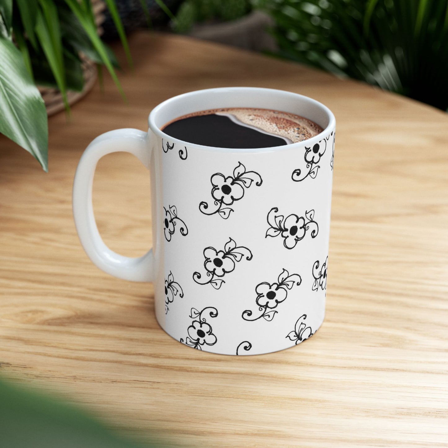 Daisy Scroll White / Black Cup