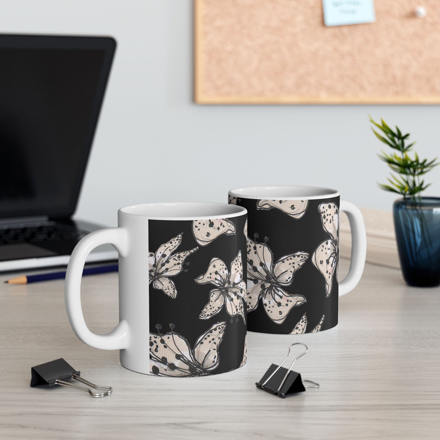 Spotted Lilies Black Cup
