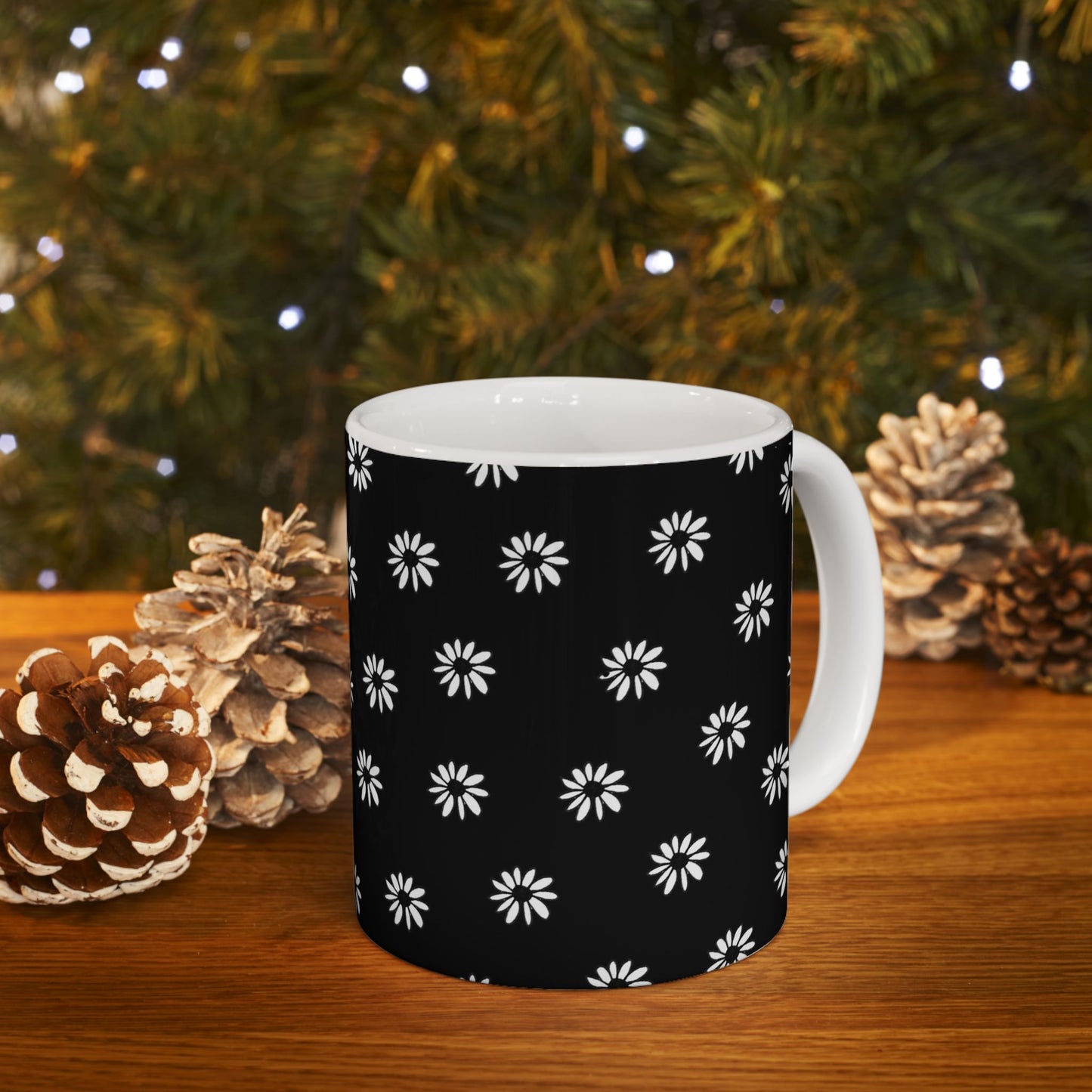 Daisy Dot Black / White Cup