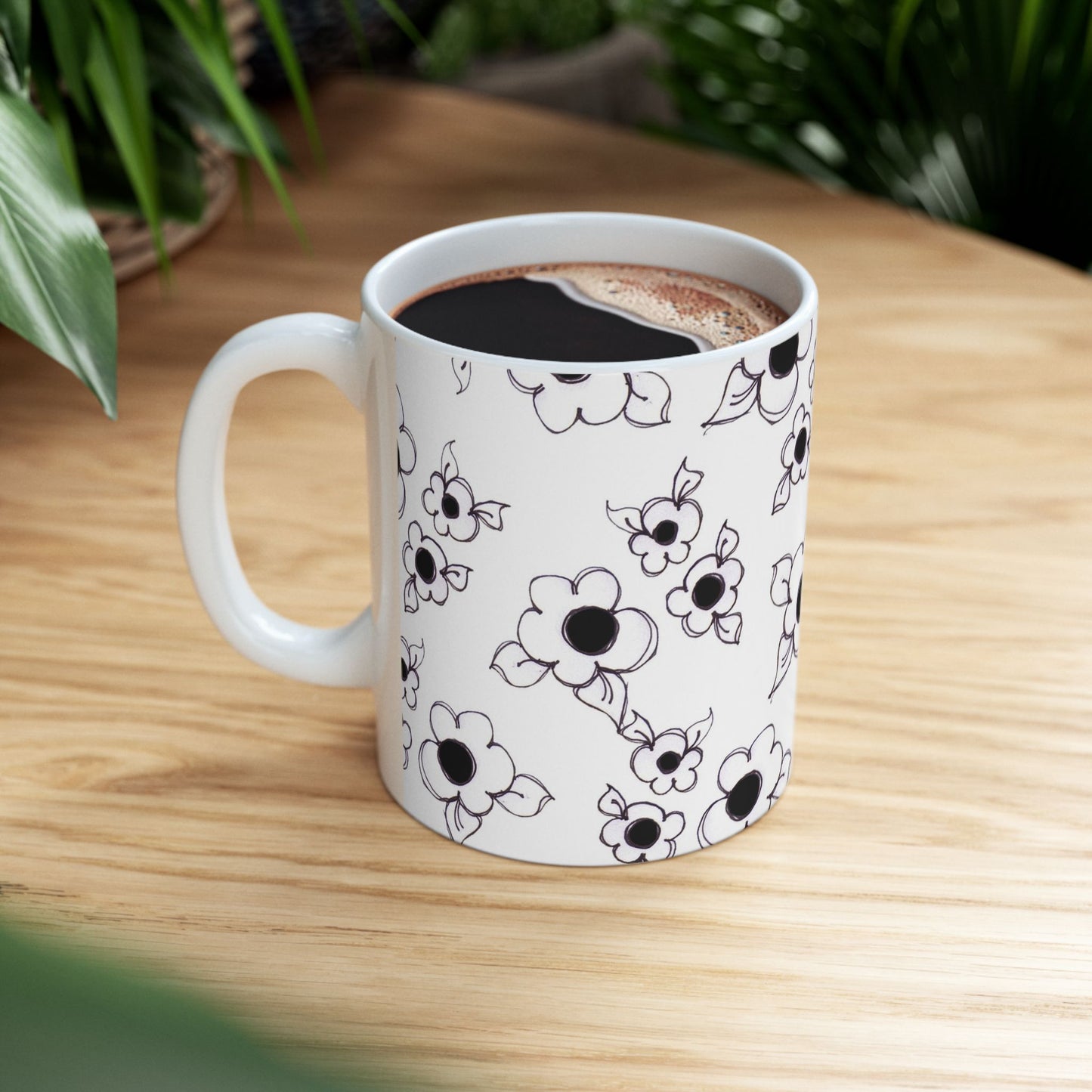 Daisy Cluster White / Black Cup