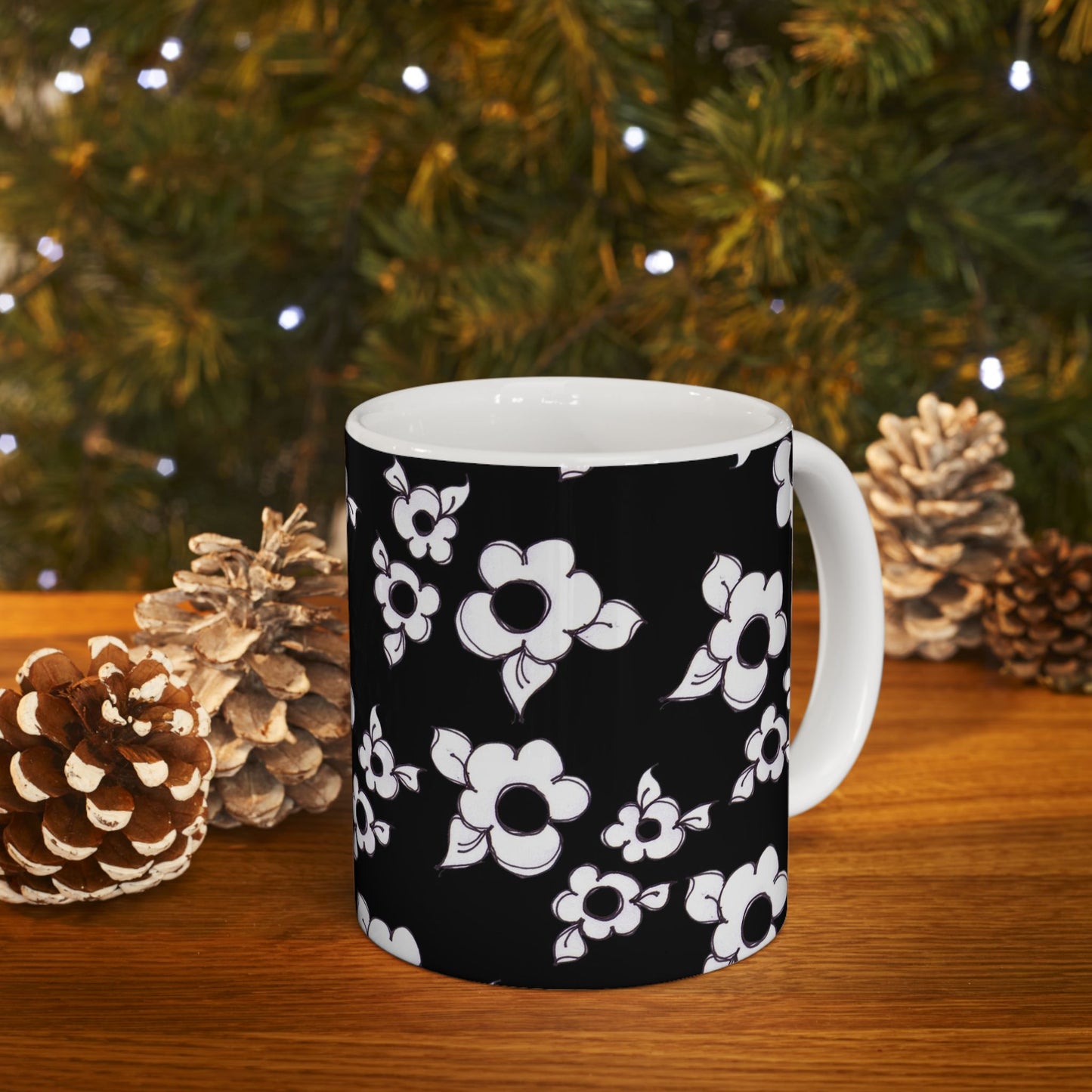 Daisy Cluster Black / White Cup