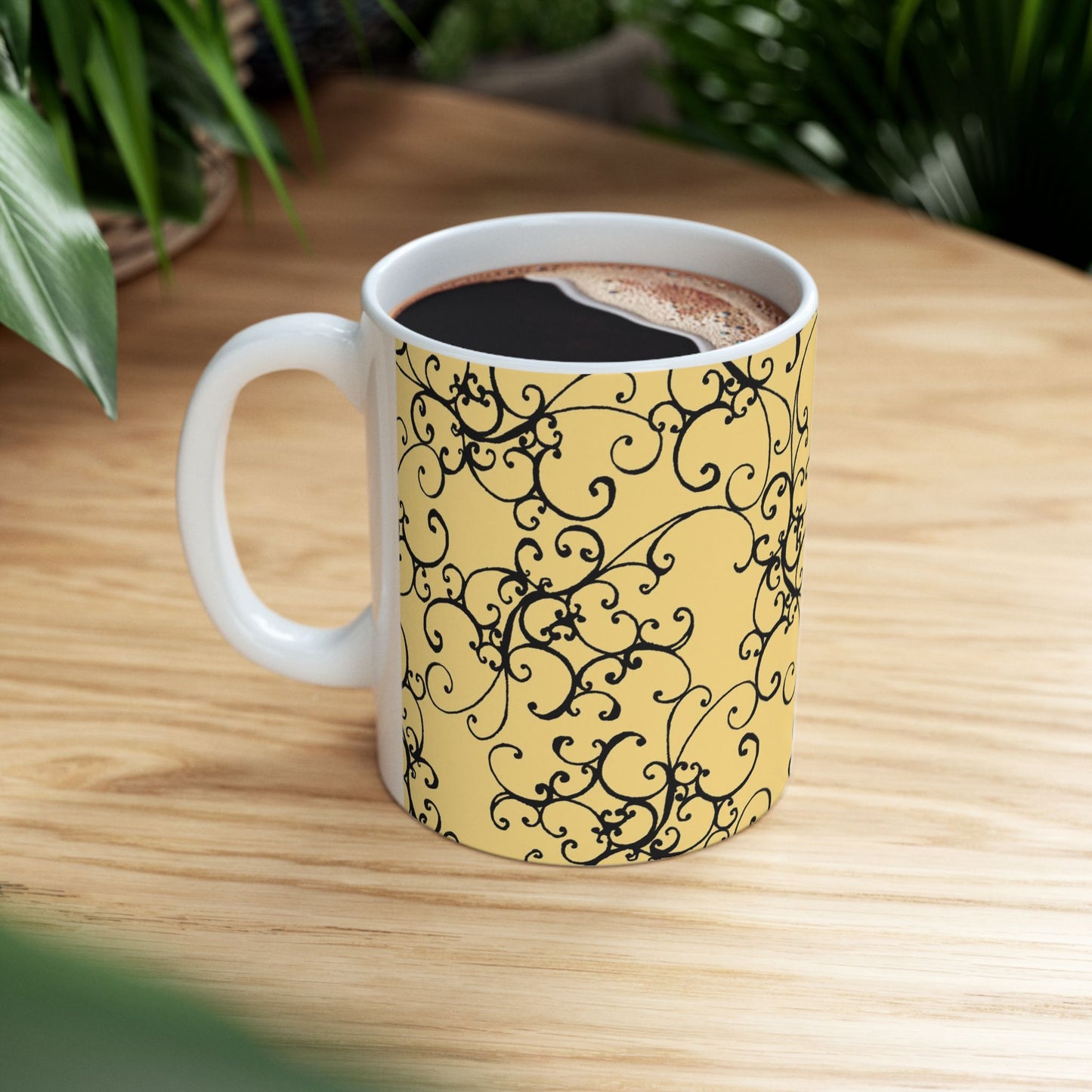 Elegant Scroll Yellow / Black Cup