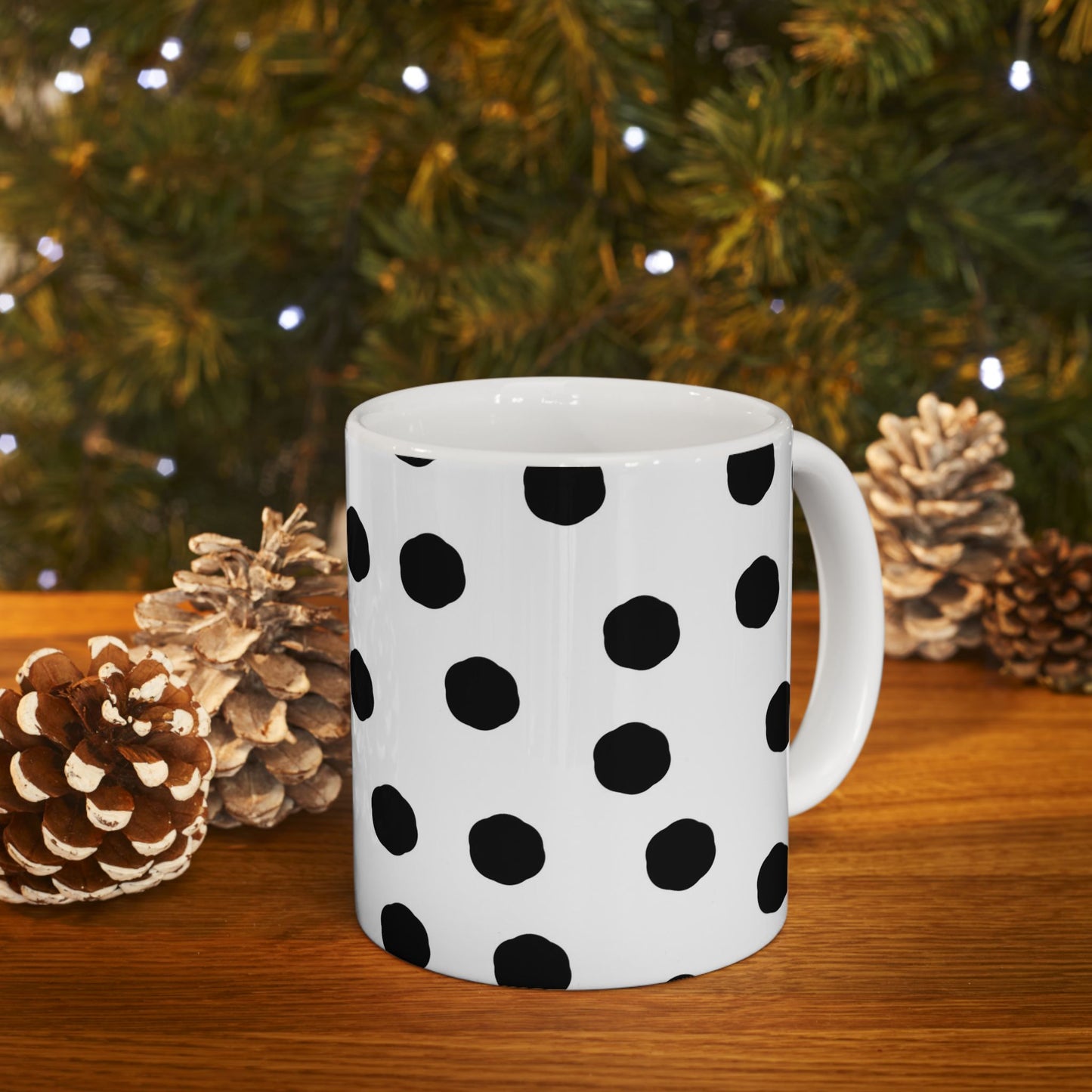 Jumbo Dots White / Black Cup