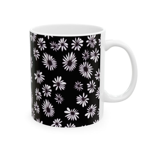 Random Daisy Black / White Cup