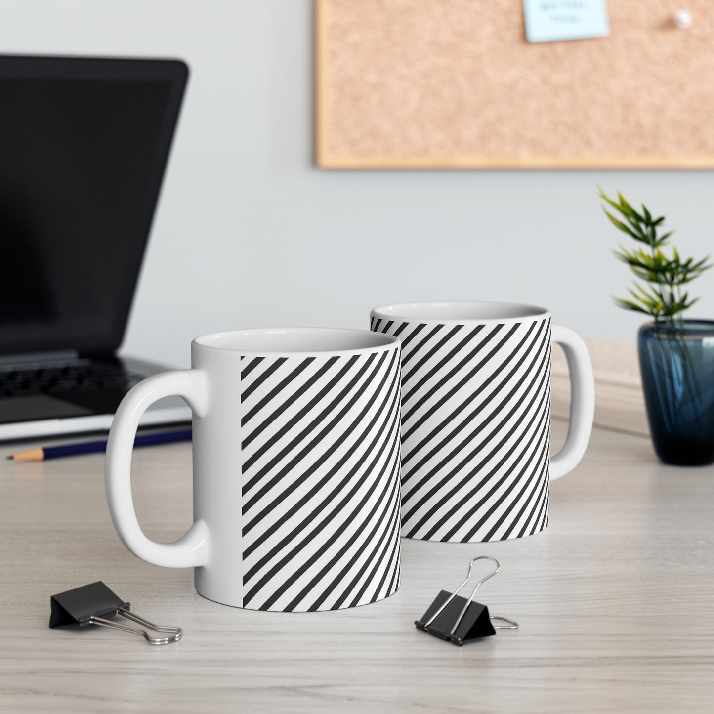 Bias Stripe White / Black Cup