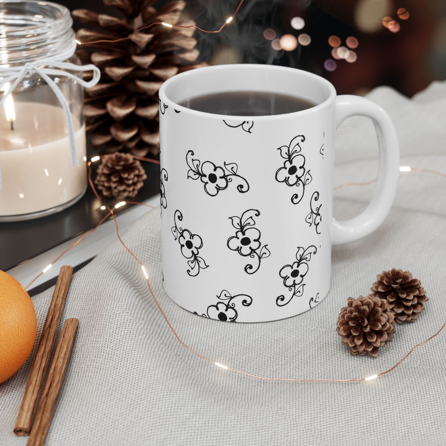 Daisy Scroll White / Black Cup