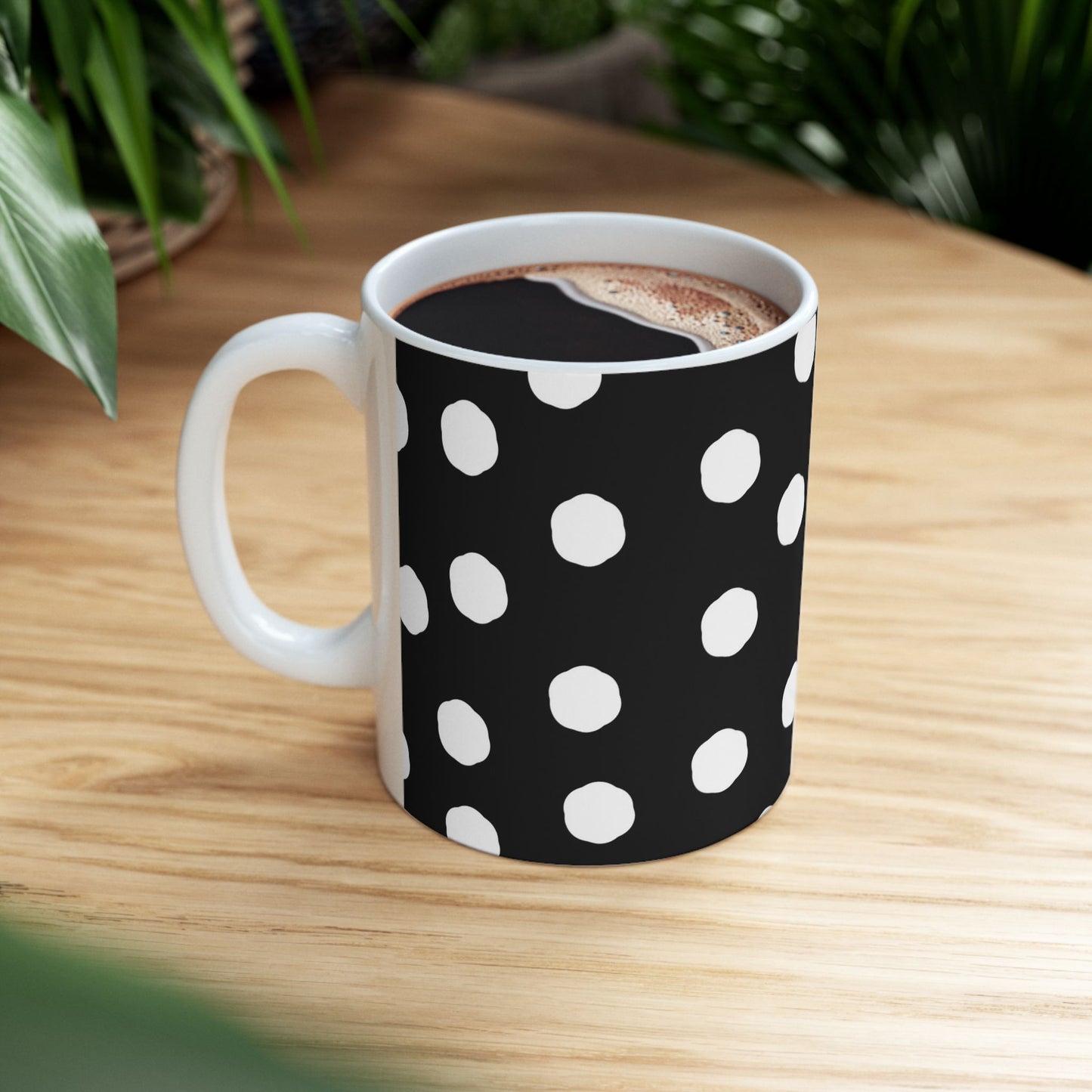 Jumbo Dots Black / White Cup