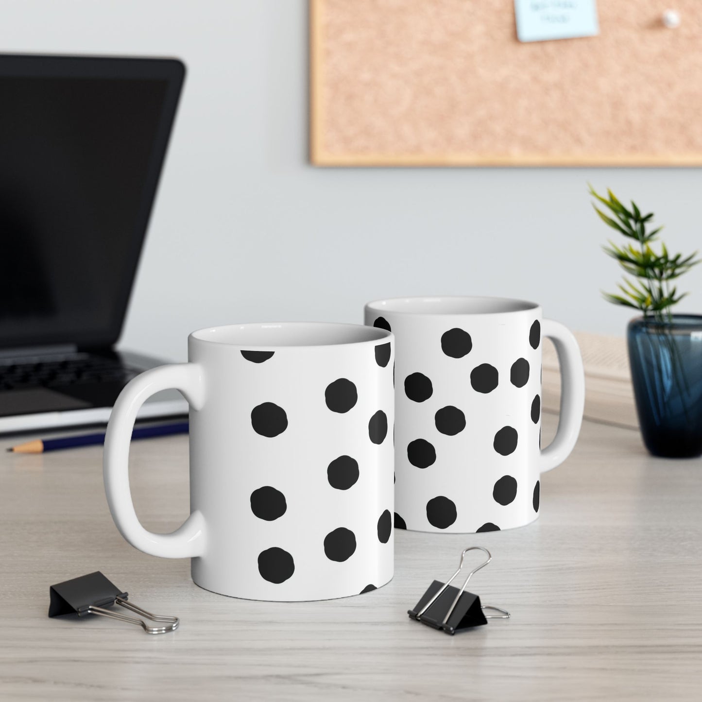 Jumbo Dots White / Black Cup
