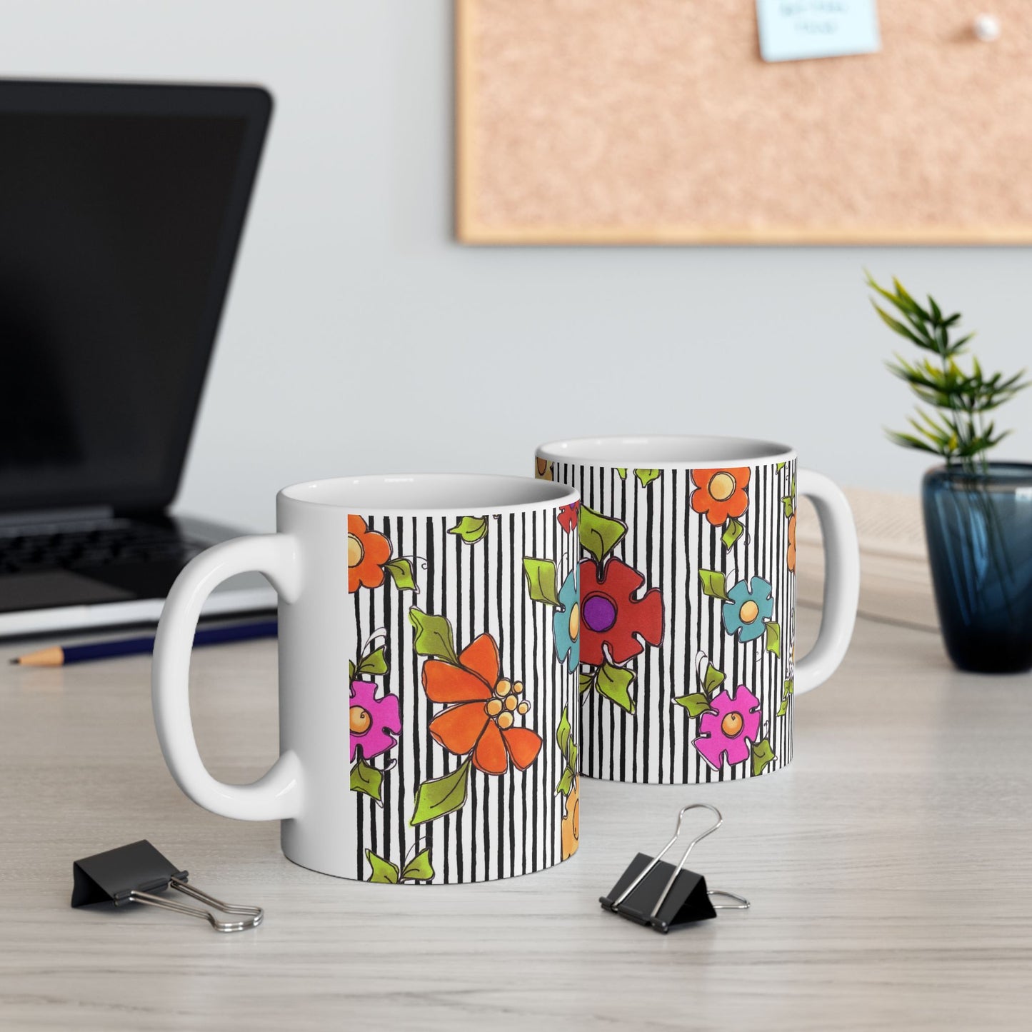 Dog Blooms White / Black Cup