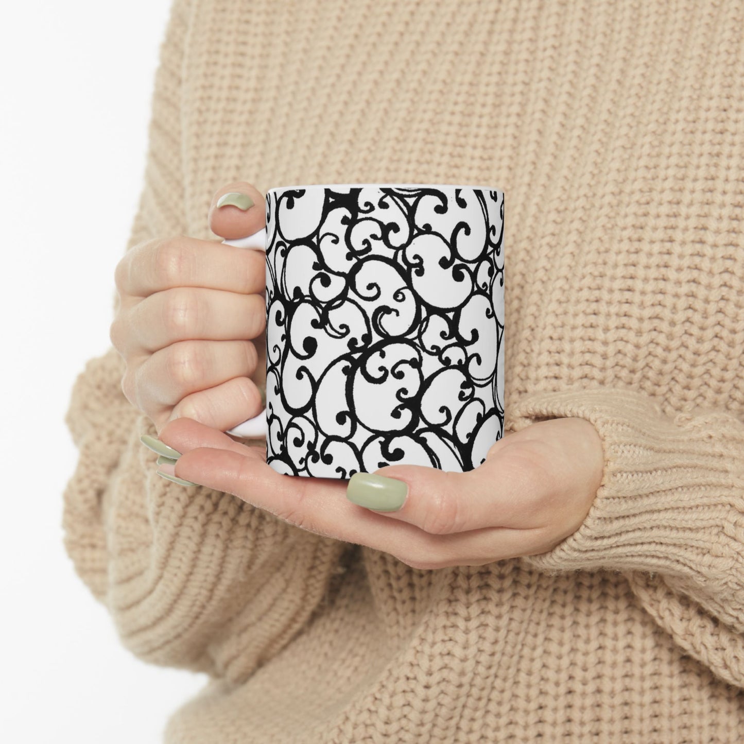Scrollie White / Black Cup