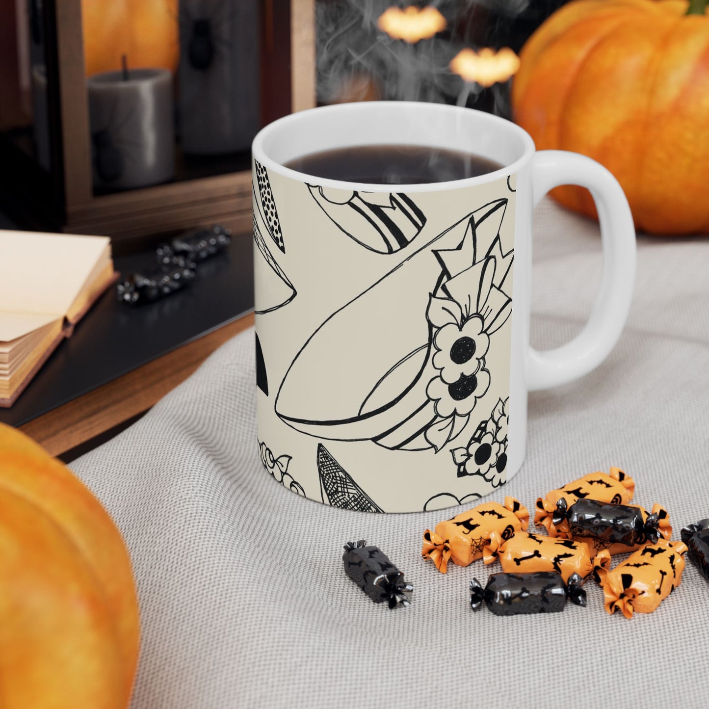 Millinery Ivory / Black Cup