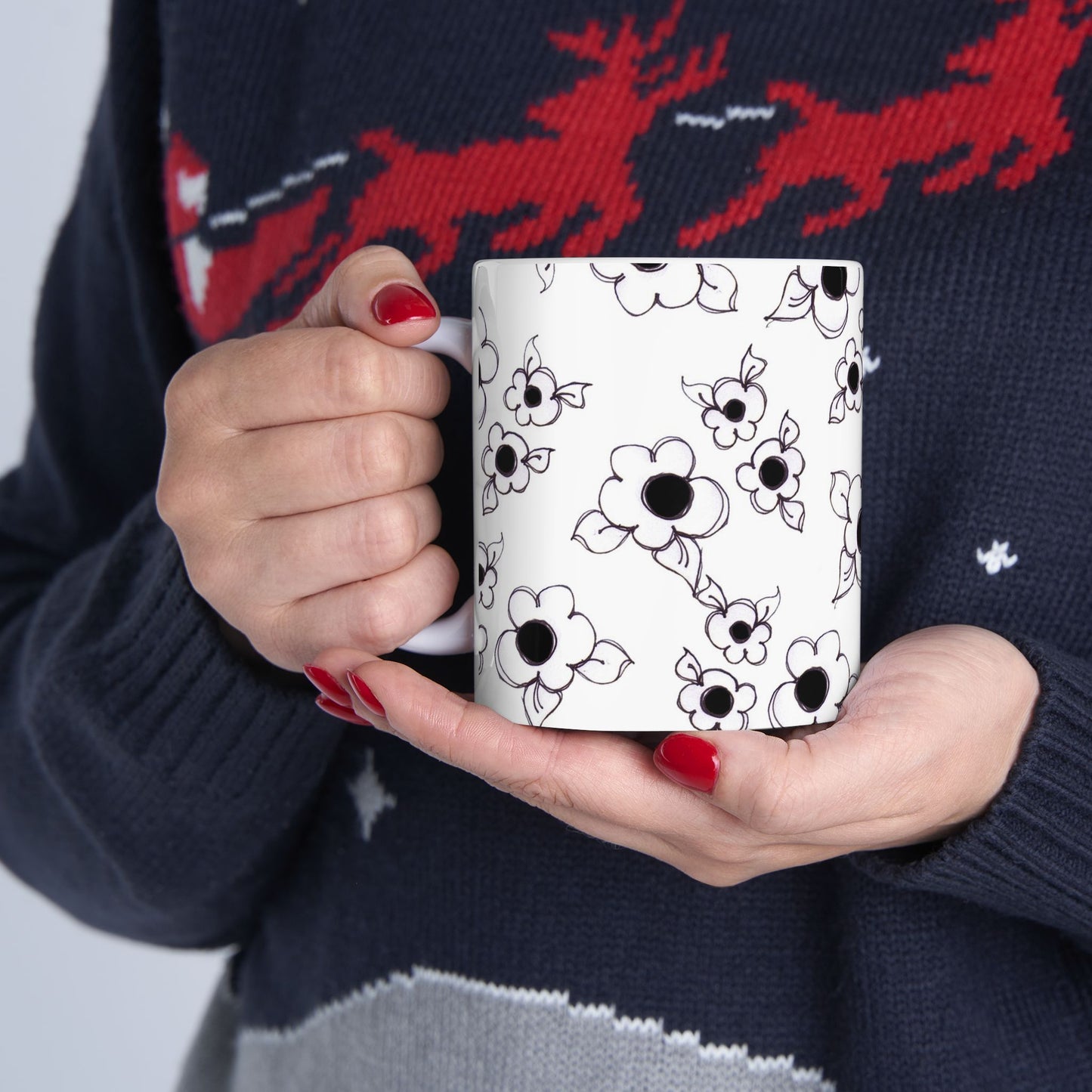 Daisy Cluster White / Black Cup