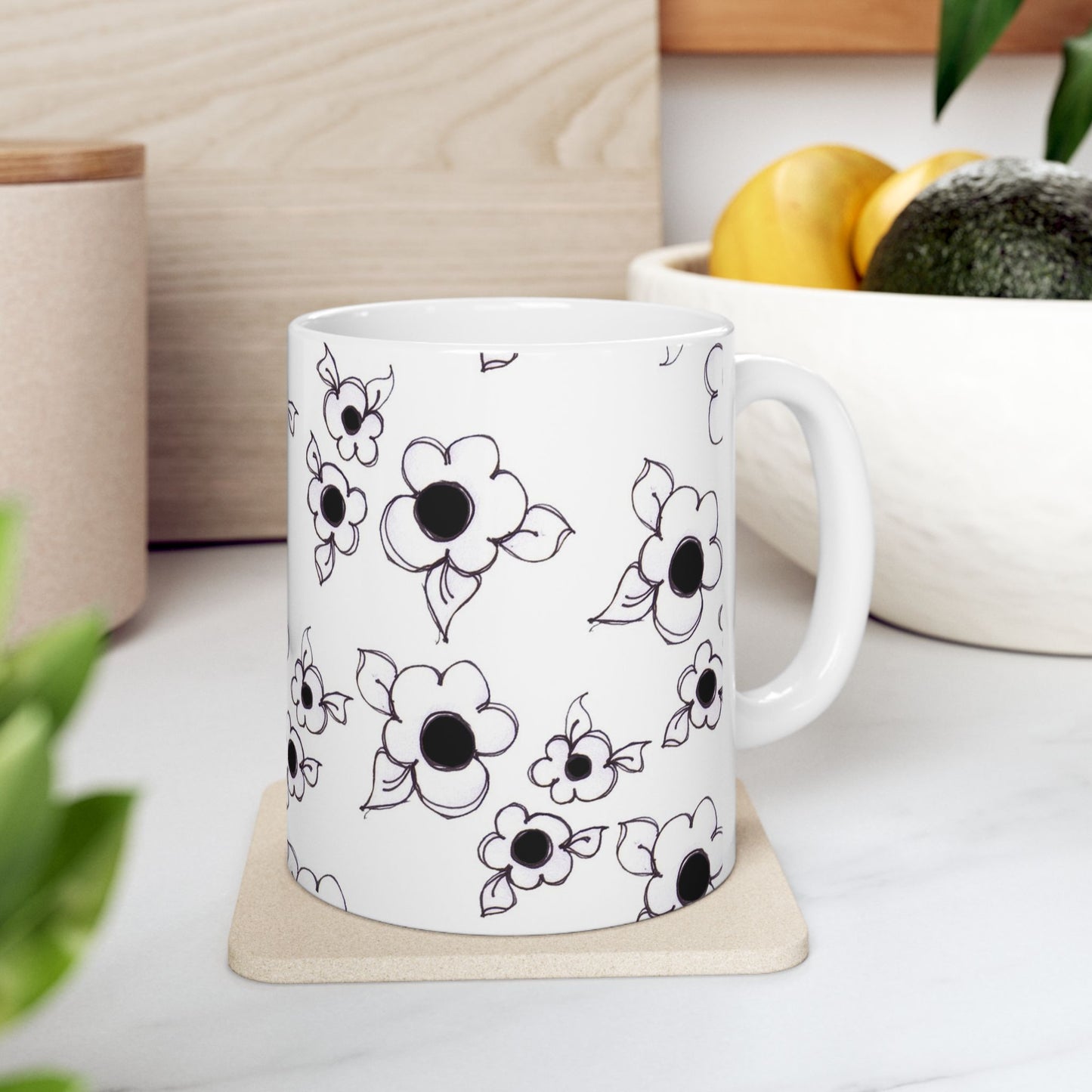 Daisy Cluster White / Black Cup