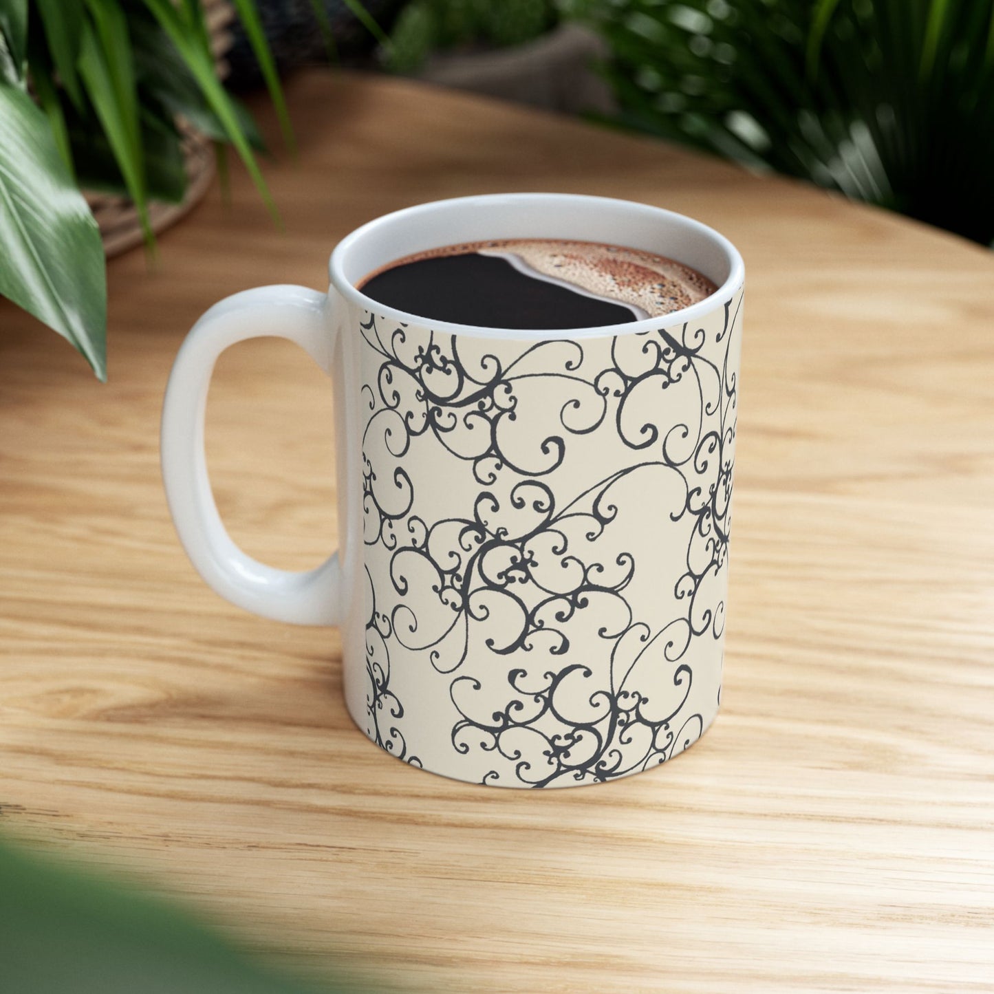 Elegant Scroll Ivory / Black Cup