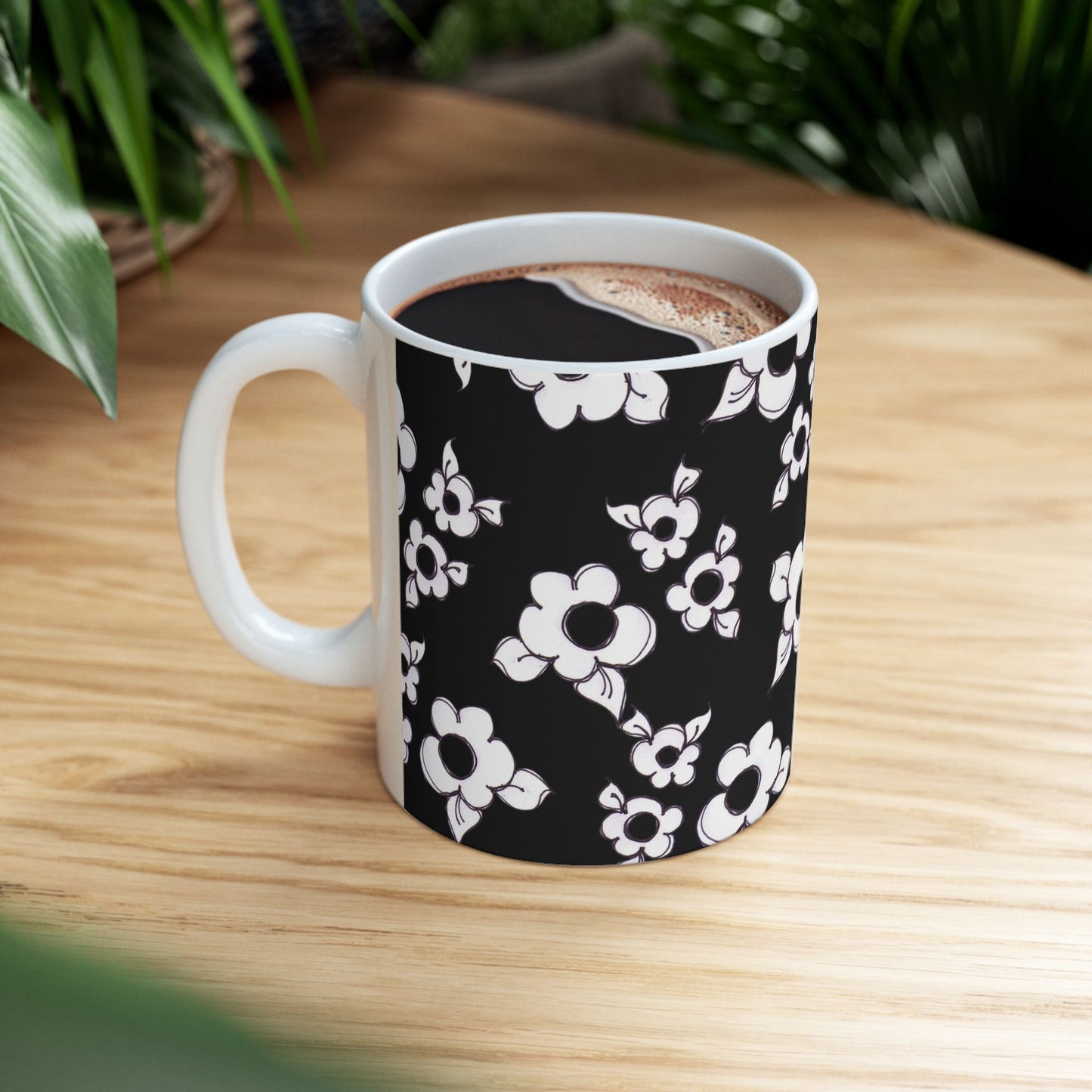 Daisy Cluster Black / White Cup