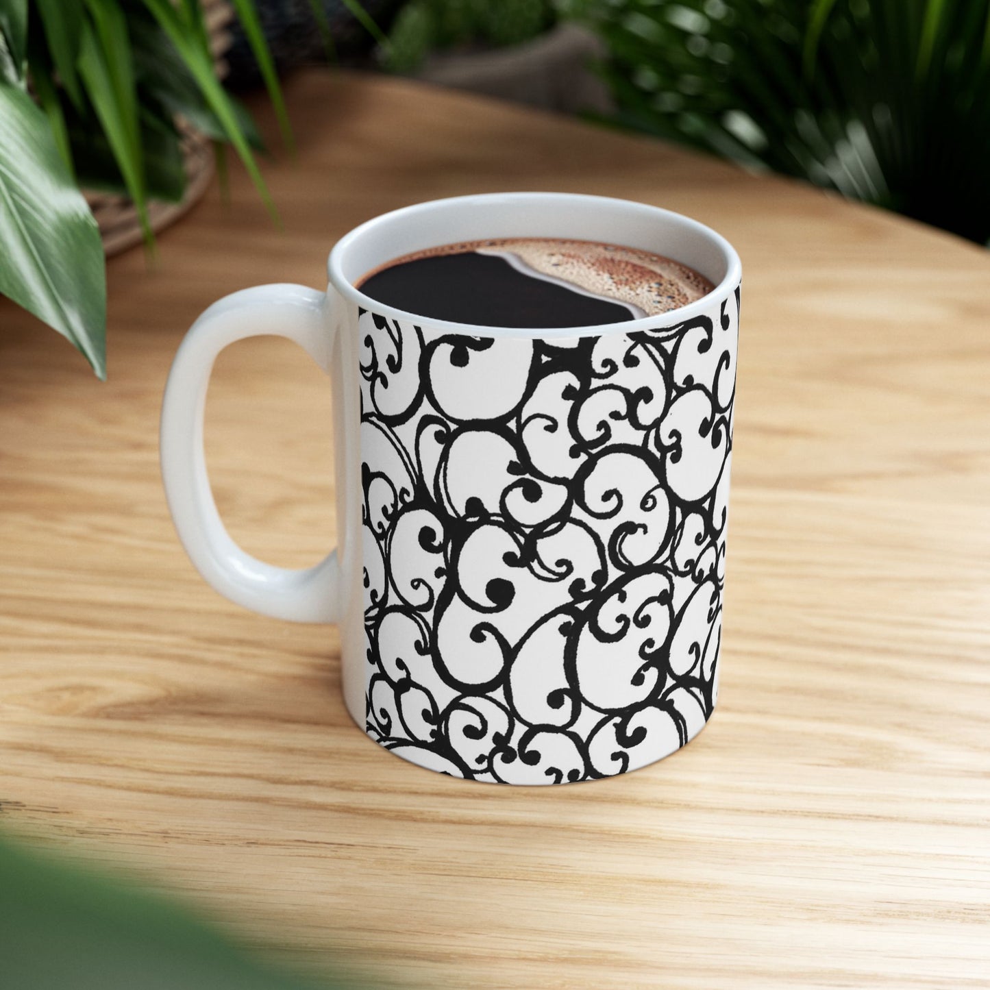 Scrollie White / Black Cup