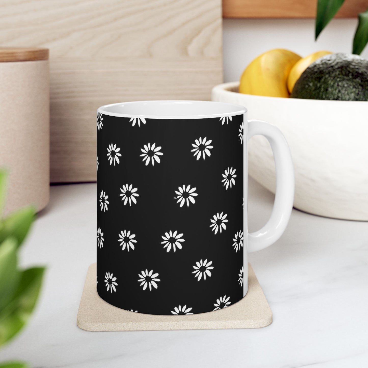 Daisy Dot Black / White Cup