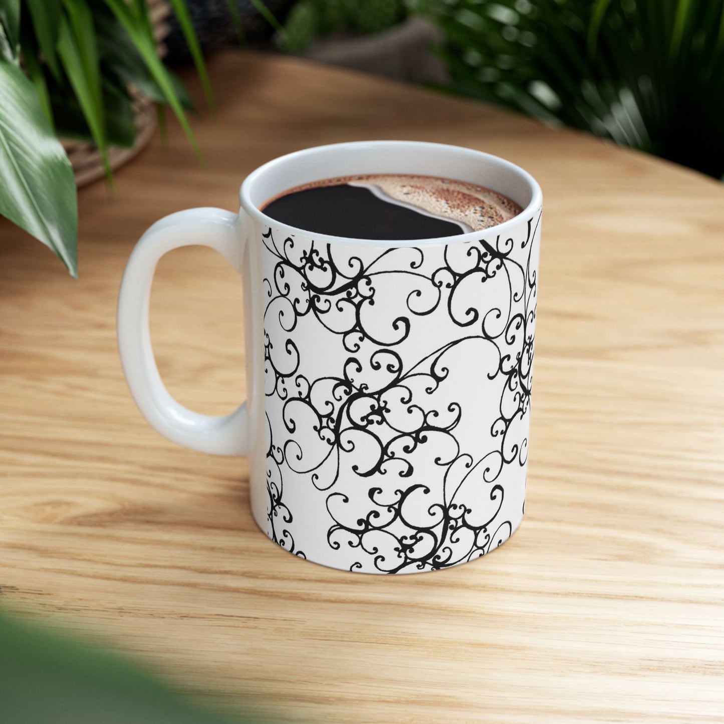 Elegant Scroll White / Black Cup