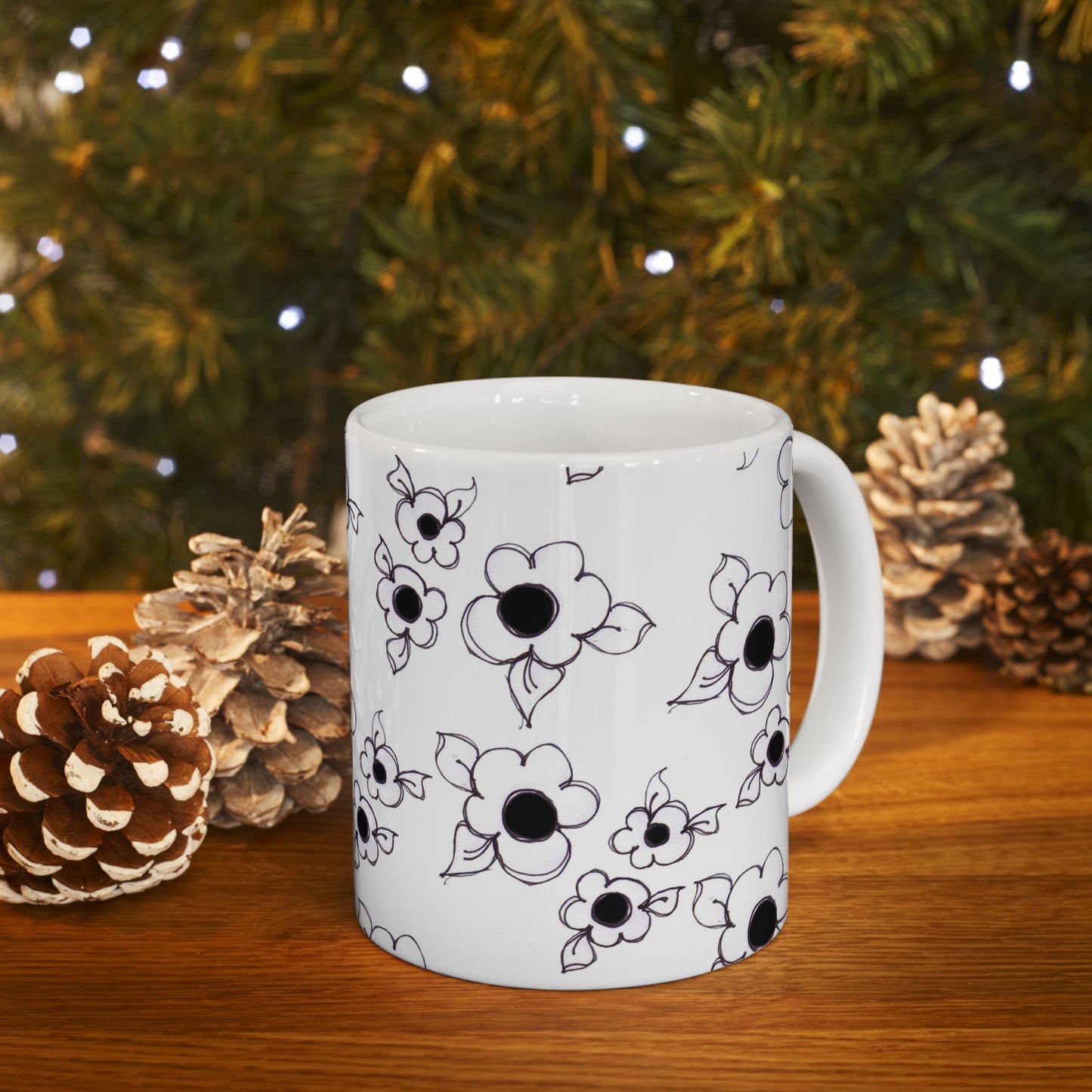 Daisy Cluster White / Black Cup