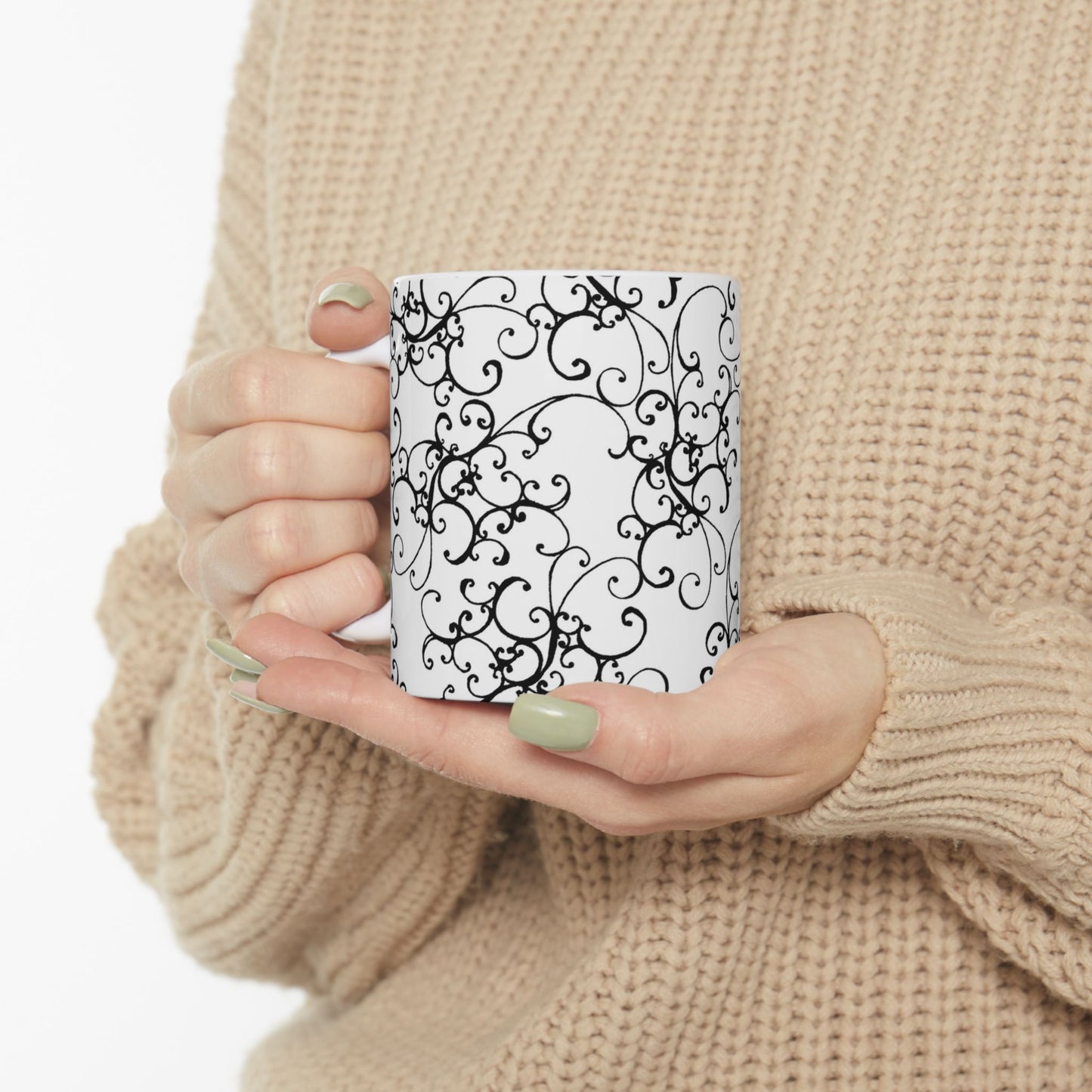 Elegant Scroll White / Black Cup