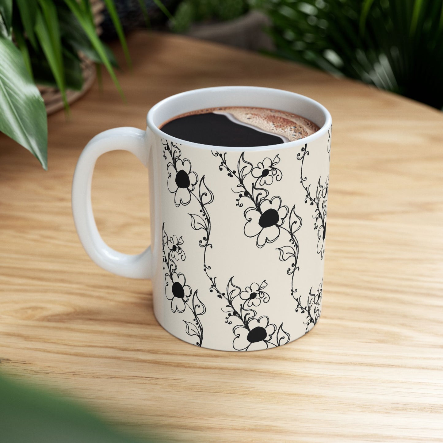 Diagonal Daisies Ivory / Black Cup